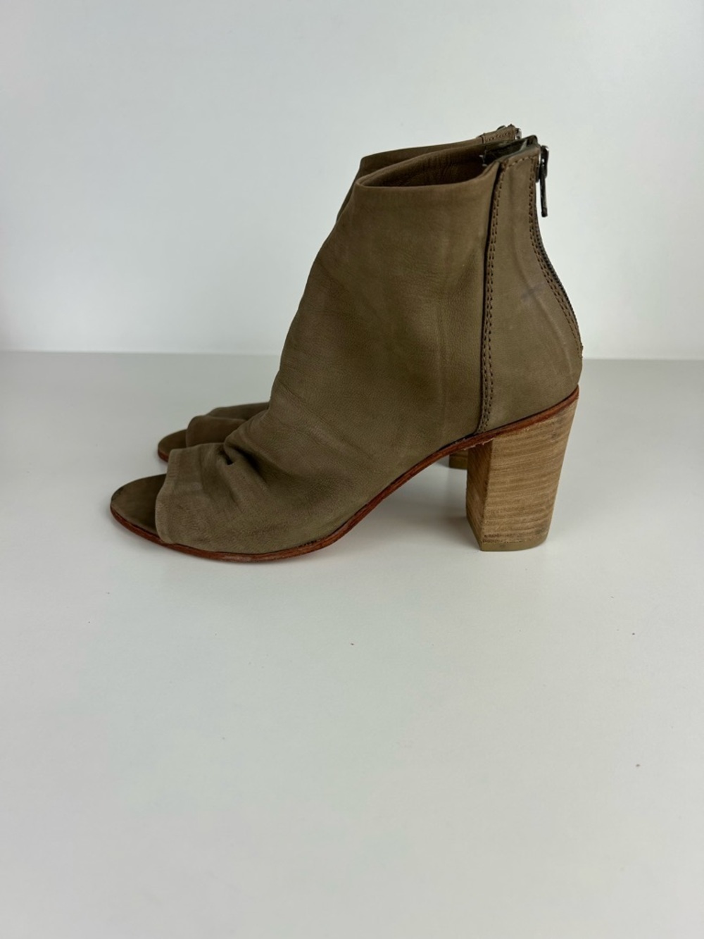FREE PEOPLE CLEARWATER STACKED HEEL PEEP TOE ANKLE BOOT SIZE 38 TAUPE COLOR - Picture 3 of 12